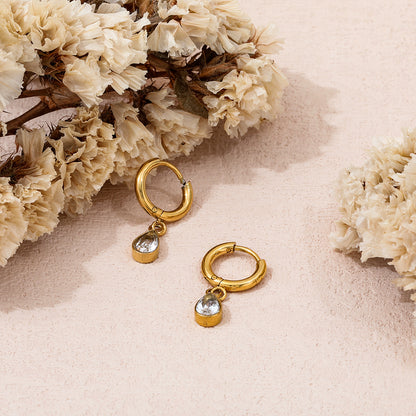 Droppformade guldörhängen