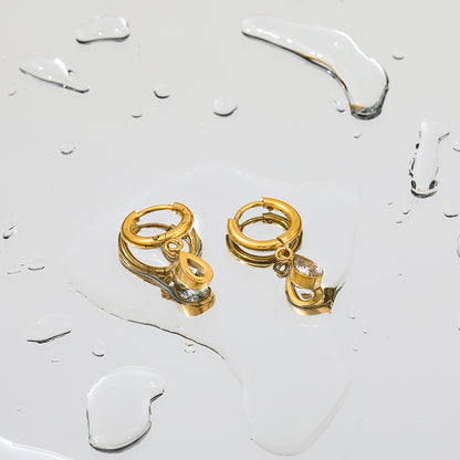 Droppformade guldörhängen